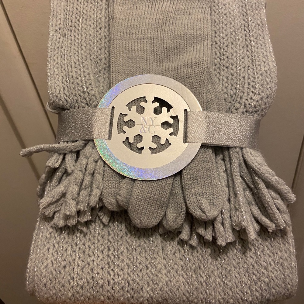 NEW with tags Née York & Co grey scarf & glove set
